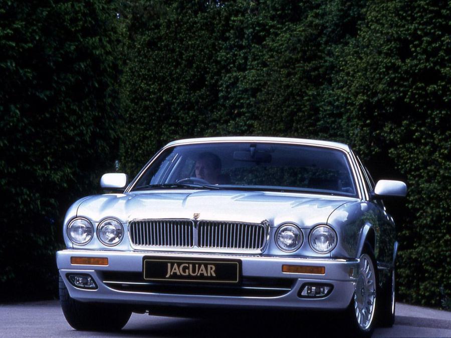  Jaguar XJ12 1994 года  (фото 2 из 2)